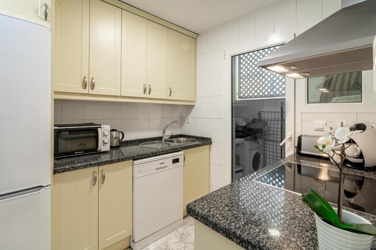 Pr45- Beach Front Apartment Puerto Banus マルベーリャ エクステリア 写真