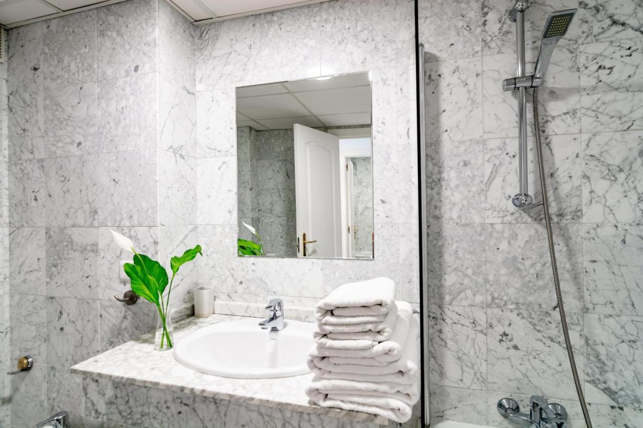Pr45- Beach Front Apartment Puerto Banus マルベーリャ エクステリア 写真